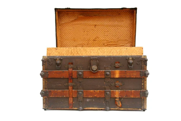 Dampferkoffer Einen Antiken Kofferraum Eines Dampfers Isoliert Auf Weiß Raum — Stockfoto