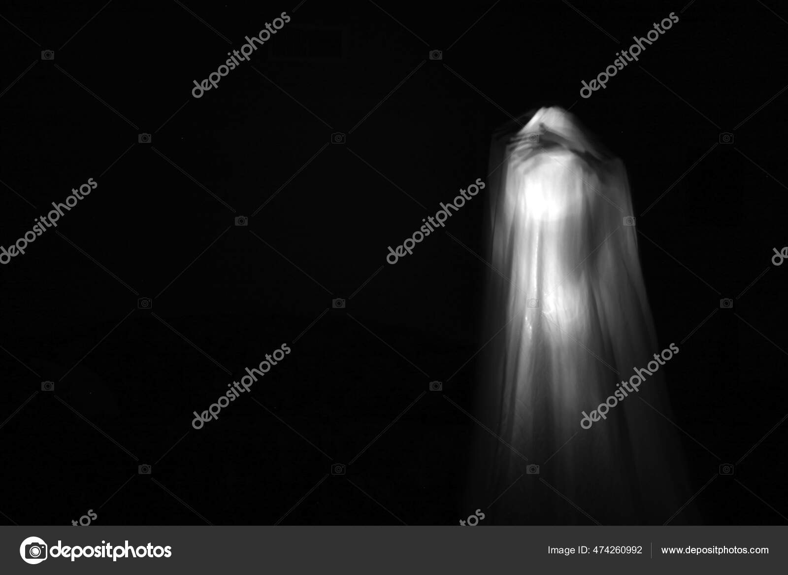 Fantôme Vrai Fantôme Est Capturé Caméra Esprit Une Apparition Fantomatique  — Photo de stock par ©mikeledray - 474260992, image size:1600x1167