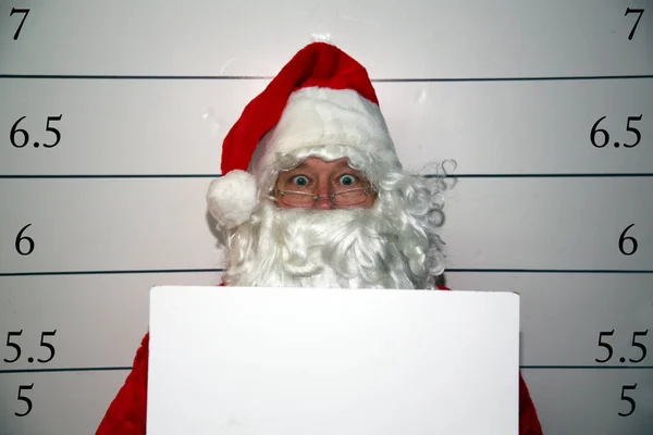 Santa Claus Mugshot Santa Tiene Letrero Blanco Blanco Mientras Sacan —  Fotos de Stock