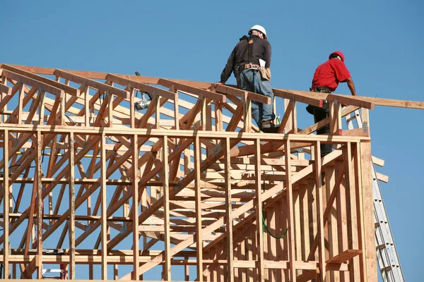Trabajadores Construcción Identificables Trabajan Construcción Edificio — Foto de Stock