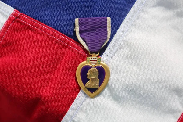 Lake Forest 2018 第二次世界大战紫心勋章授予美国国旗 紫心勋章授予在战斗中受伤 阵亡或表现出极大勇气和勇气的军人 — 图库照片
