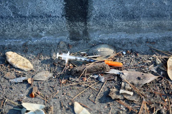 Hypodermiska Nålar Kasseras Trottoarerna Och Smutsiga Rännor Alla Större Städer — Stockfoto