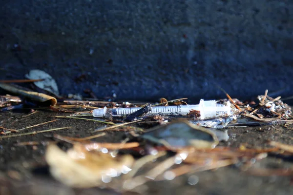 Hypodermiska Nålar Kasseras Trottoarerna Och Smutsiga Rännor Alla Större Städer — Stockfoto