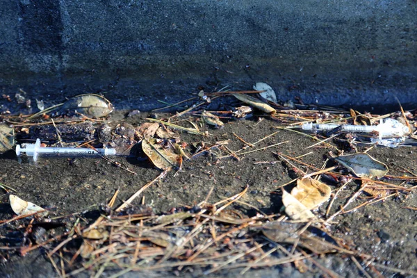 Hypodermiska Nålar Kasseras Trottoarerna Och Smutsiga Rännor Alla Större Städer — Stockfoto