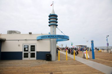 14 Mayıs 2021 Santa Monica California, ABD: Santa Monica İskelesi üzerindeki polis karakolu. Santa Monica California 'daki halka yardım etmek ve hizmet etmek için. Düzenleyici Kullanımı.