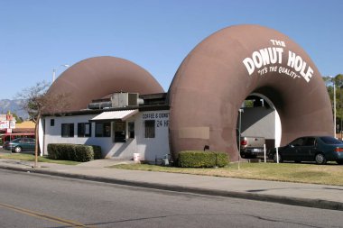 Donut Hole Restoranı güneşli bir günde 