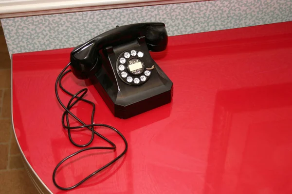 Telefone Vintage Fundo Vermelho — Fotografia de Stock