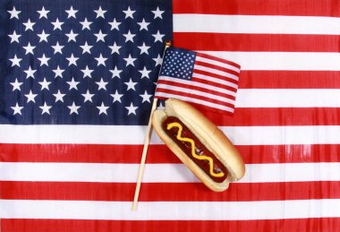 Amerikan Bağımsızlık Günü. 4 Temmuz kutlu olsun. ABD Bağımsızlık Günü. Amerikan bayrağı. 4 Temmuz. 4 Temmuz mesajlı American Flag ve Hardallı Hot Dog. Amerikan Bağımsızlık Günü Kutlaması. Mutlu 4 Temmuz 'lar. Hardallı Sosisli.
