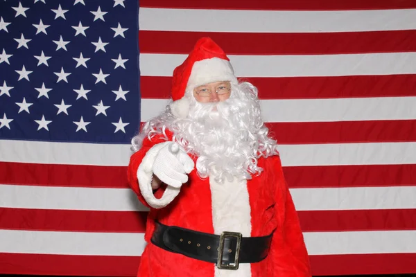 Papai Noel Com Bandeira Americana Santa Frente Bandeira Americana Sorrisos — Fotografia de Stock