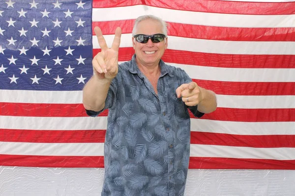 Een Man Viert Juli Een Fotostand Amerikaanse Man Een Amerikaanse — Stockfoto