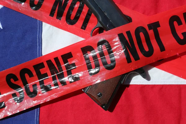 Pistole Con Una Bandiera Americana Sceriffo Line Cross Crime Scene — Foto Stock
