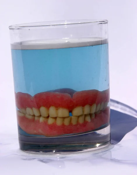 Dentures False Teeth Dentures Water False Teeth Jar Water Genuine — Stock Photo, Image