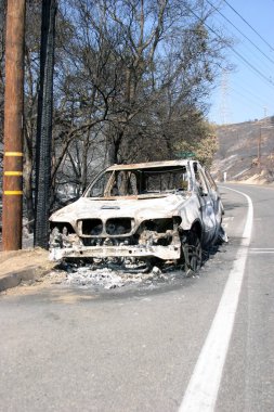 Wild Fires Serisi. Vahşi yangınlar yüzünden arabalar yanıp kül oldu.. 