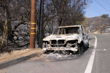 Wild Fires Serisi. Vahşi yangınlar yüzünden arabalar yanıp kül oldu.. 