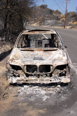 Wild Fires Serisi. Vahşi yangınlar yüzünden arabalar yanıp kül oldu.. 
