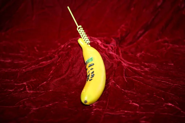 Bananentelefon Auf Rotem Samthintergrund Bananen Die Denken Dass Dies Ein — Stockfoto