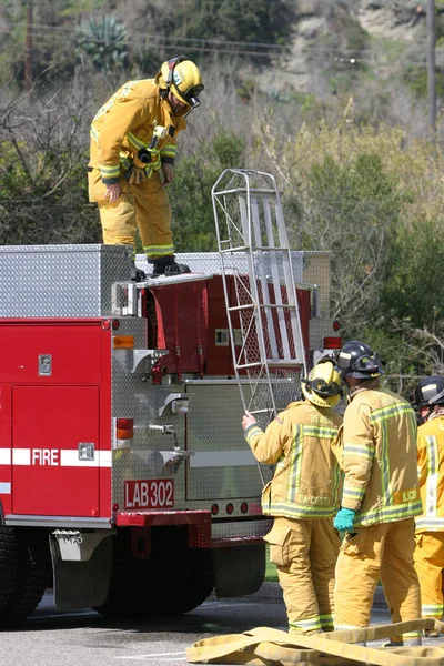 Laguna Beach Feb Firefighter Recruit Sprays Water Fire Fighting Drills — Stock Photo, Image