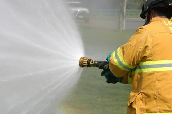 Laguna Beach Feb Firefighter Recruit Sprays Water Fire Fighting Drills — Stock Photo, Image