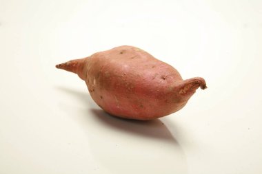 Patates. Russet Patates. Hepsi çiğ patates. mor patates. Tatlı patatesler organik sarı çiğ patates. sebze. Karbonhidrat ve nişasta. Sarı patates. Mor tatlı patates. Ev yapımı organik, mor patates..