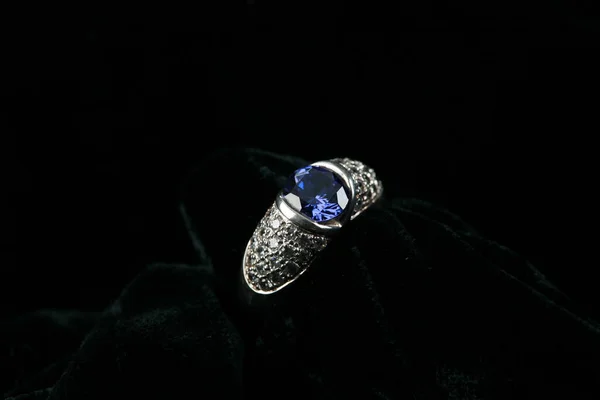 Ring Fashion Ring Beautiful Blue Topaz Diamond Ring Black Velvet — Stock Photo, Image