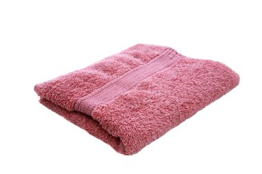 Havlu. Pembe karanfil rengi. Banyo havlusu. Beyaz arka plan. Renkli pembe karanfil renkli banyo havlusu. Beyaz üzerine izole edilmiş. Pembe karanfil havlusu. Havlular izole edildi. Mesaj için yer var. Kesme yolu. Pembe havlu. Sıcak yumuşak ve yumuşak pembe banyo havlusu. 