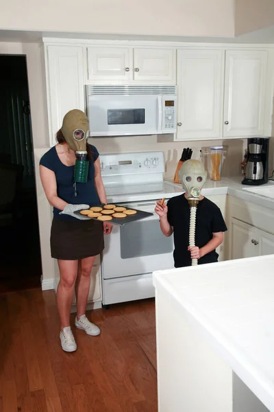 Mother Son Enjoy Peanut Butter Cookies Kitchen While Wearing Gas — Zdjęcie stockowe