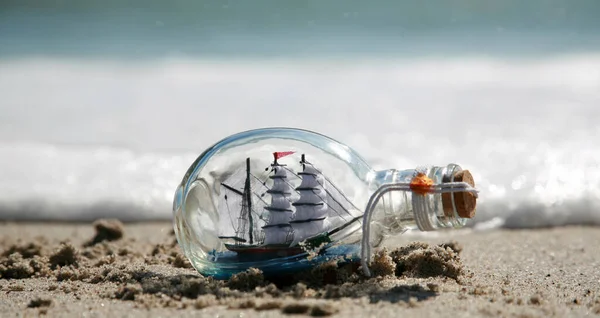 Ship Bottle Bottle Ship Lying Beach Ship Bottle Lost Sea — Stock Photo, Image