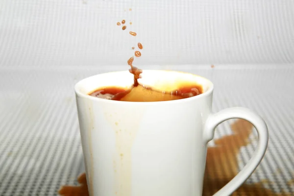Coffee Splash Cup Coffee Coffee Beans Falling Ceramic White Mug — Stock Photo, Image