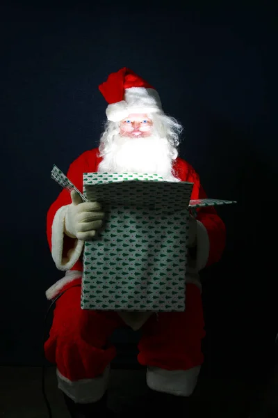크리스마스 배달이요 선물이야 크리스마스 산타클로스는 선물을 가지고 크리스마스 산타클로스 홀리데이 — 스톡 사진