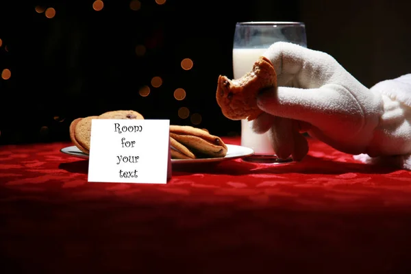 클로스를 쿠키와 마시멜로와 식탁에 클로스를 핫초코 크리스마스 이브에 산타를 선물이야 — 스톡 사진