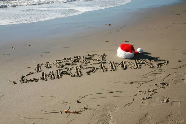 Καλά Χριστούγεννα Καλές Γιορτές Λέξεις Γραμμένες Στην Άμμο Στην Παραλία — Φωτογραφία Αρχείου