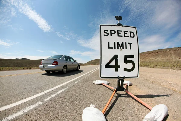 Mpg Tempolimit Schild Tempolimit Ein Tempolimit Von Meilen Pro Stunde — Stockfoto