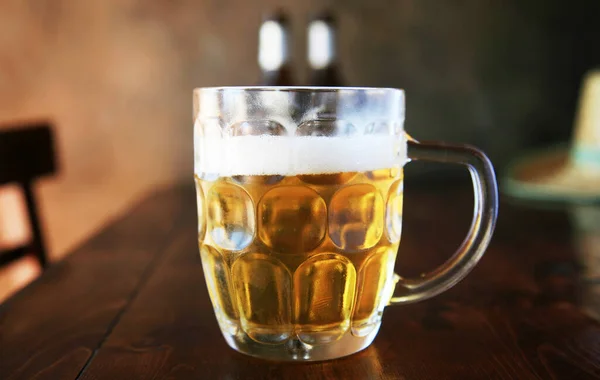 Cerveza Una Taza Cerveza Cerveza Restaurante Vaso Cerveza Cerveza Oktoberfest — Foto de Stock