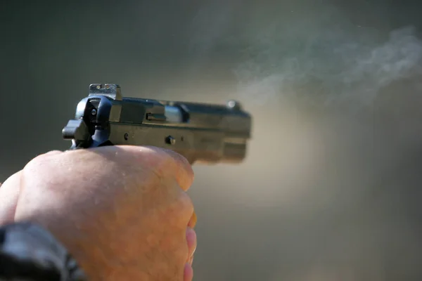 Arma Disparar Uma Pistola Calibre Uma Pistola Disparada Livre Representa — Fotografia de Stock