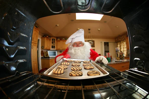 Weihnachtsplätzchen Weihnachtsmann Der Weihnachtsmann Backt Plätzchen Frisch Gebackene Plätzchen Plätzchen — Stockfoto