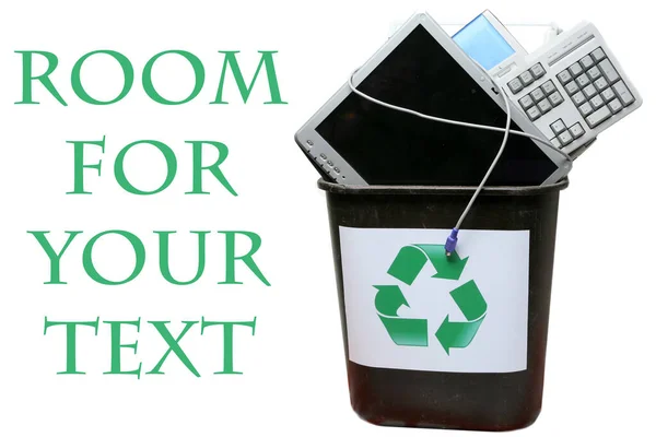 재활용중 쓰레기 재활용 기기들은 재활용되고 재사용되었습니다 전화를 재활용하는 것이다 컴퓨터의 — 스톡 사진