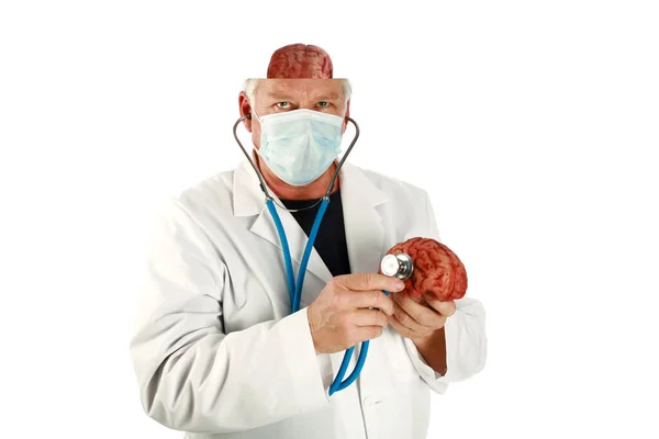 외과의 의사나 외과의는 얼굴에 이상하게 스러운 표정을 흰색에 고립되어 있습니다 — 스톡 사진