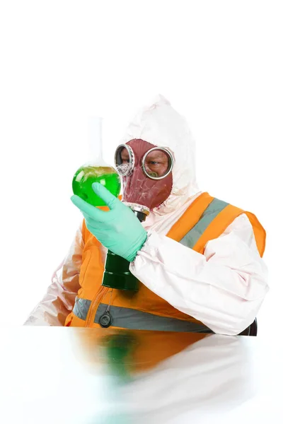 Anarchist Anarchist Een Hazmat Pak Handschoenen Gasmasker Mengt Gevaarlijke Chemicaliën — Stockfoto