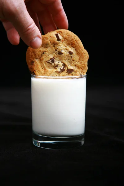 Leite Bolachas Leite Chocolate Chip Cookies Uma Garrafa Retrô Leite — Fotografia de Stock