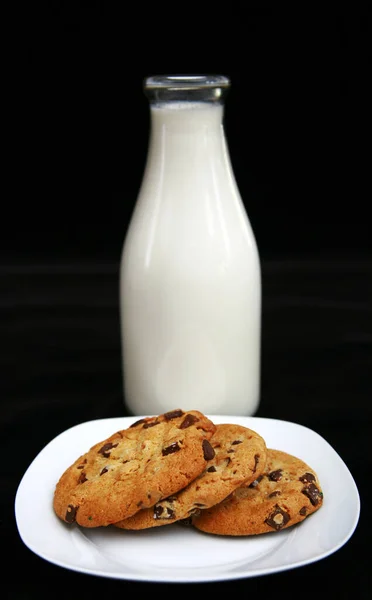 Mjölk Och Kakor Mjölk Och Chokladkakor Retro Flaska Färsk Kall — Stockfoto