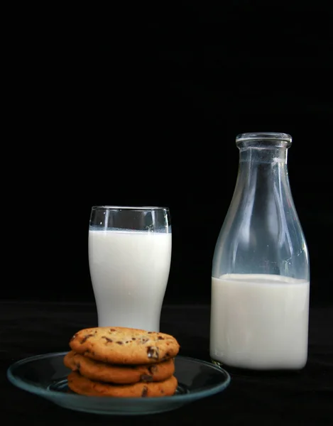 Mjölk Och Kakor Mjölk Och Chokladkakor Retro Flaska Färsk Kall — Stockfoto