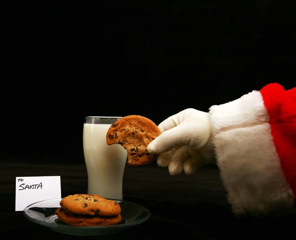 산타클로스는 우유와 쿠키를 좋아한다 산타를 우유와 클로스가 우유와 쿠키를 클로스를 — 스톡 사진