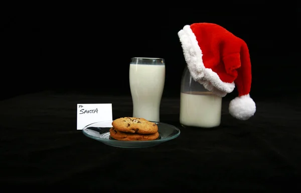 Der Weihnachtsmann Genießt Milch Und Kekse Milch Und Kekse Für — Stockfoto