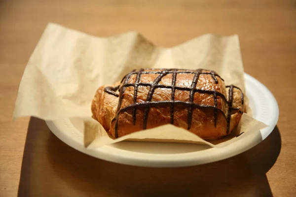 Süteményt Ízletes Házi Reggeli Sütemény Papírlapon Reggeli Nasi Croissant Textúra — Stock Fotó