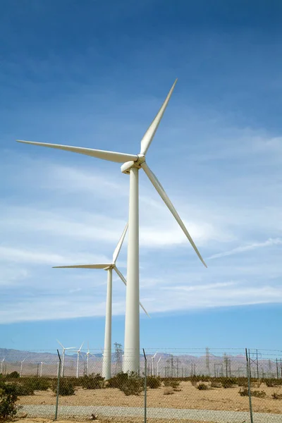 Molinos Viento Paneles Solares Paneles Solares Con Turbinas Eólicas Sobre — Foto de Stock