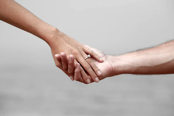 Liebe Romantik Händchenhalten Verliebte Händchen Haltend Strand Paar Händchen Haltend — Stockfoto