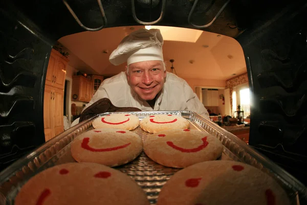 Bakken Chef Bakken Zijn Oven Chef Koken Taarten Koekjes Gebak — Stockfoto