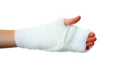 Sargı bezli eli bir kadın. Beyaz üzerine izole edilmiş. Mesaj için yer var. Kesme yolu. Kadının bandajlı eli. Kadının bandajlı eli. Yaralı el. İlk yardım. Bandaja sarılmış. Bileğim burkuldu. Kırık bilek. Kırık El. Tıbbi bandaj. İş yerinde yaralanmış. Acı..