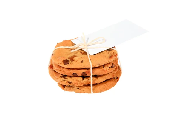 クッキーだ チョコレートチップクッキー チョコレートチップクッキーのスタックは 文字列とノートカードに関連付けられています ギフトまたはプレゼントとしてのクッキー 大きなクッキー 焼きたてのクッキーのスタック 白に隔離されてる クリッピングパス テキスト用の部屋 — ストック写真