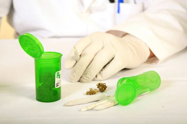 Medicinsk Marihuana Recept Medicinsk Marihuana Fra Familie Praksis Klinik Cannabis - Stock-foto